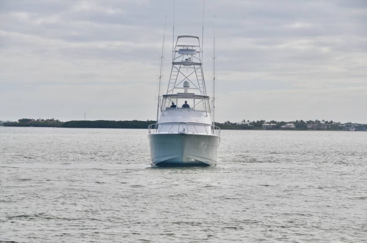 1999 Hatteras 60 Convertible "DOWN TIME" photo 4