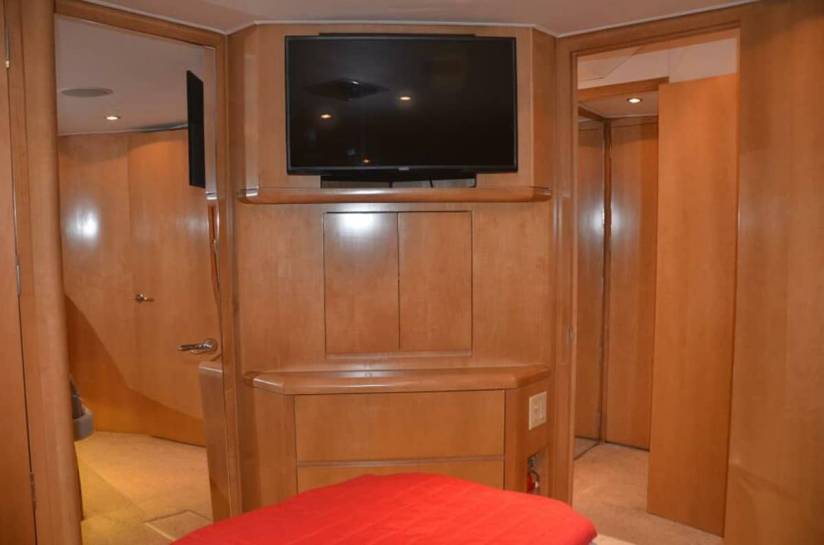 1999 Hatteras 60 Convertible "DOWN TIME" photo 13