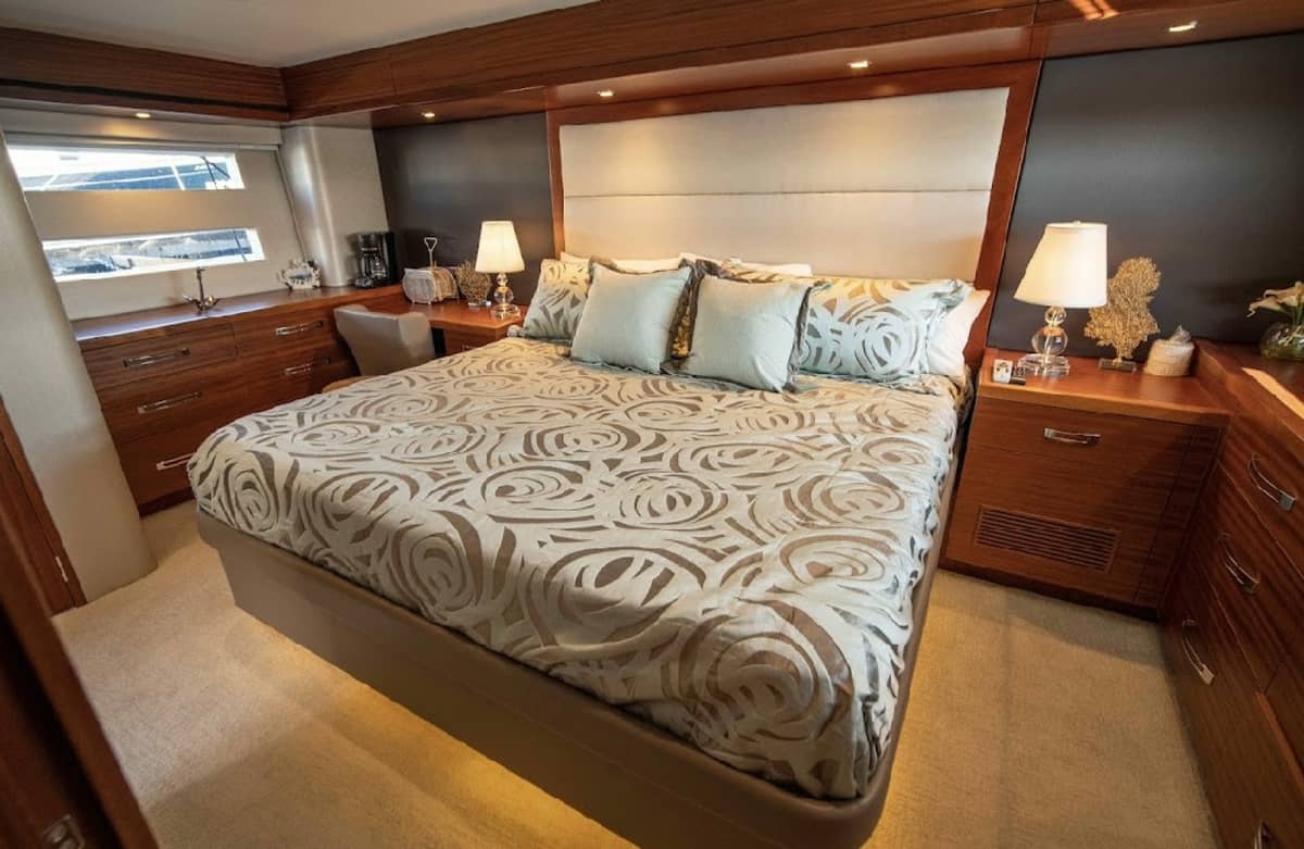 2017 Hatteras 60 Motoryacht "OVATION" photo 8