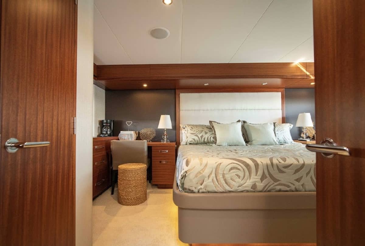 2017 Hatteras 60 Motoryacht "OVATION" photo 9