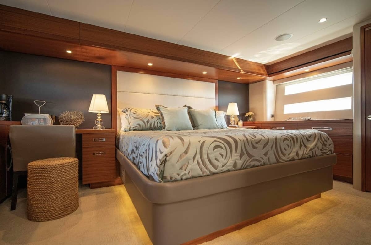2017 Hatteras 60 Motoryacht "OVATION" photo 10