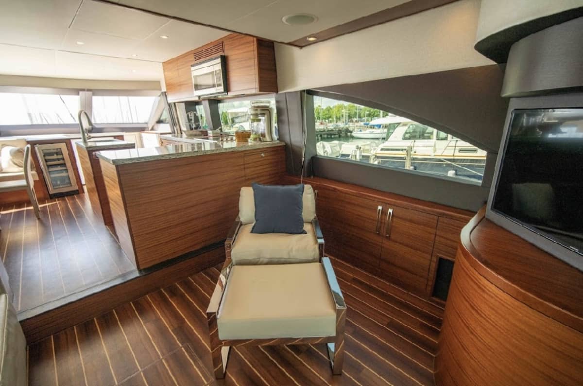 2017 Hatteras 60 Motoryacht "OVATION" photo 4