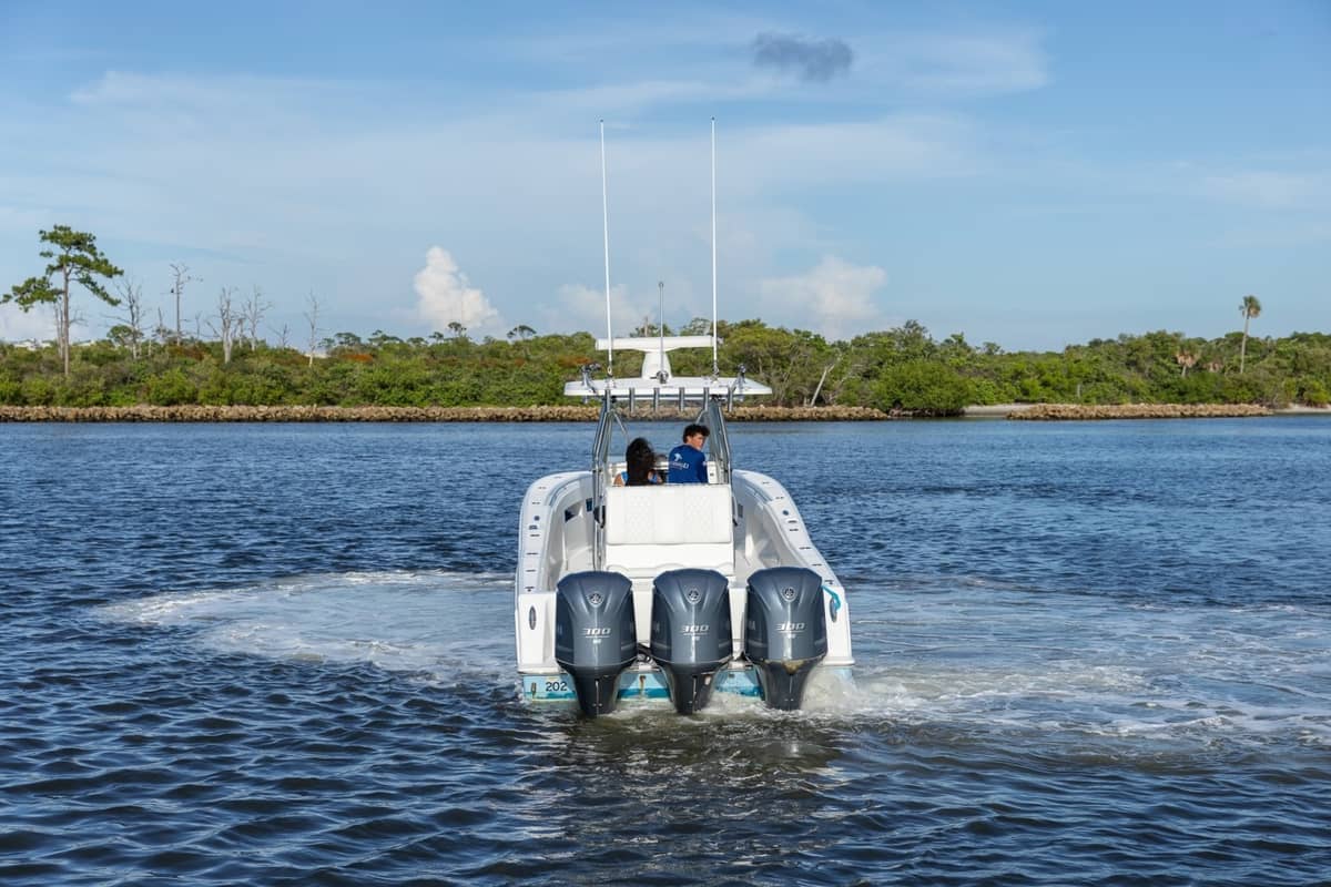 2015 Invincible Center Console "36 Invincible" photo 11