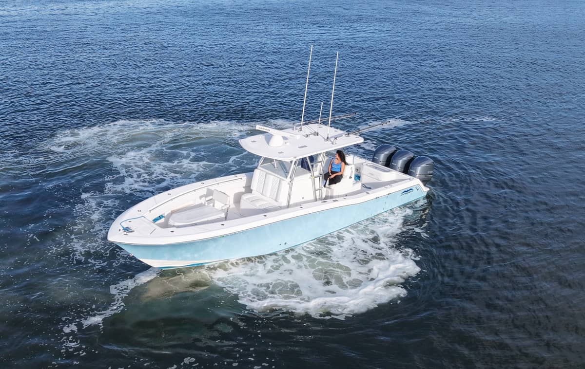 2015 Invincible Center Console "36 Invincible" photo 9