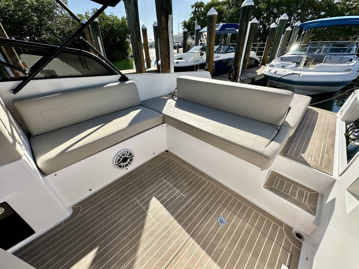 2023 VanDutch 32 "Graziella" photo 4