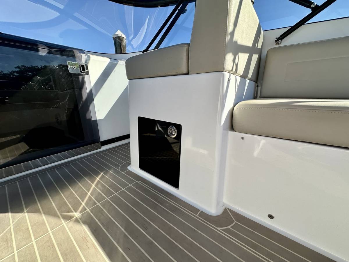 2023 VanDutch 32 "Graziella" photo 10