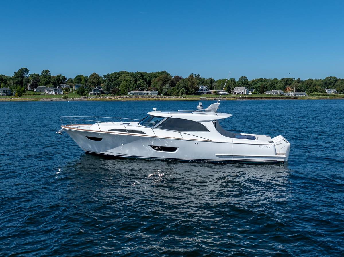 2025 ECLIPSE 505 Shadow "Matterhorn White" photo