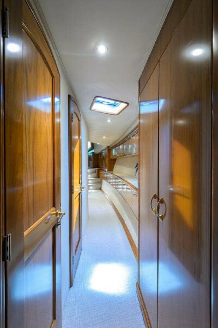 2004 Sea Force IX 82 Enclosed Bridge "Junior" photo 29