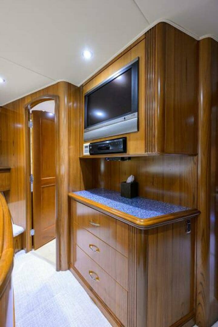 2004 Sea Force IX 82 Enclosed Bridge "Junior" photo 41