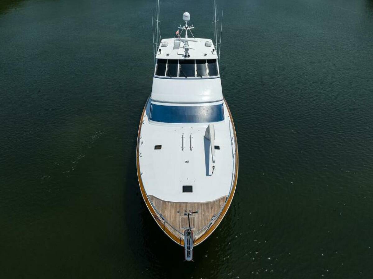 2004 Sea Force IX 82 Enclosed Bridge "Junior" photo 11