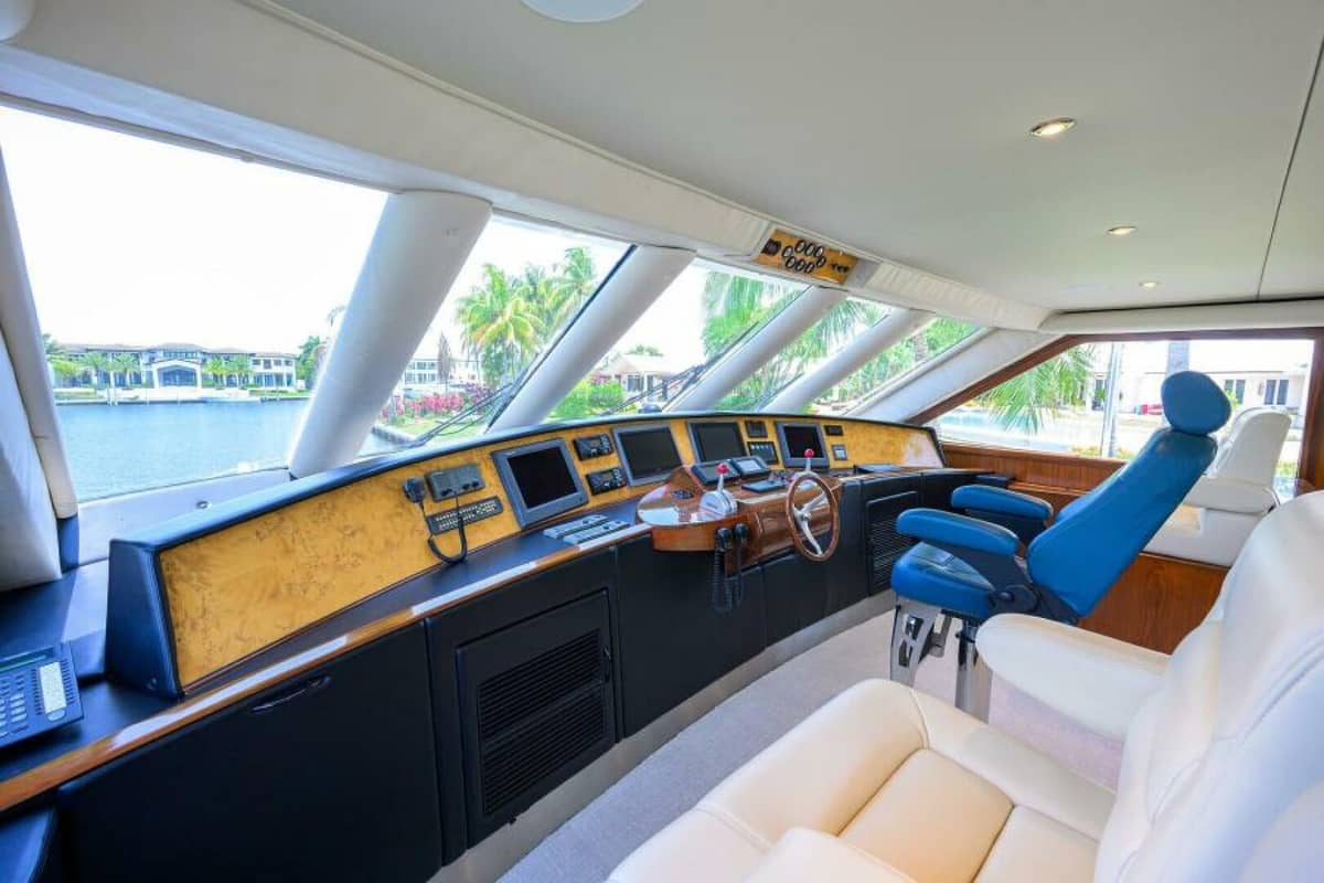 2004 Sea Force IX 82 Enclosed Bridge "Junior" photo 4