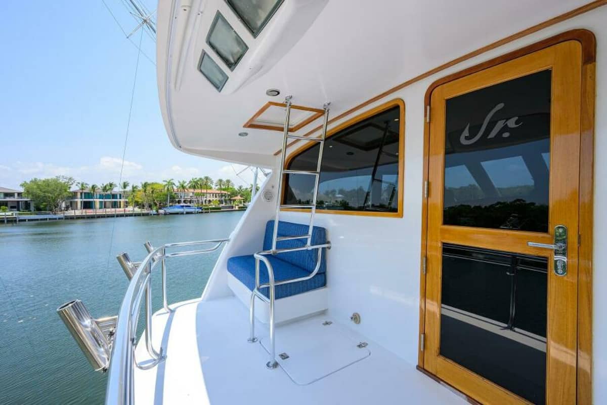 2004 Sea Force IX 82 Enclosed Bridge "Junior" photo 5