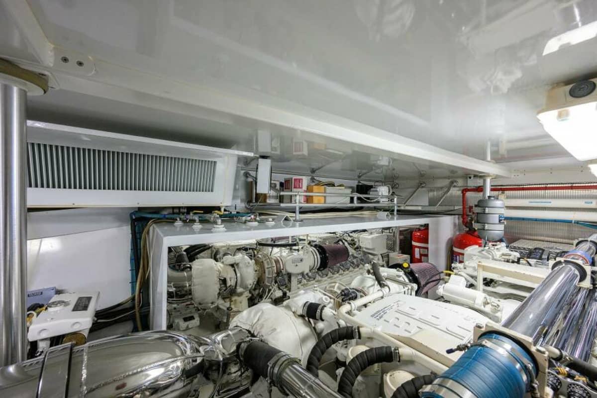 2004 Sea Force IX 82 Enclosed Bridge "Junior" photo 65