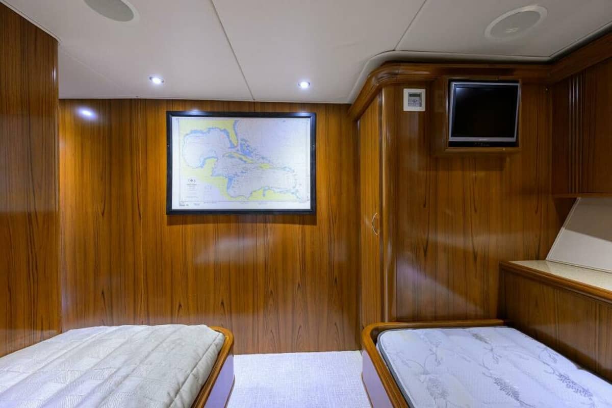 2004 Sea Force IX 82 Enclosed Bridge "Junior" photo 46