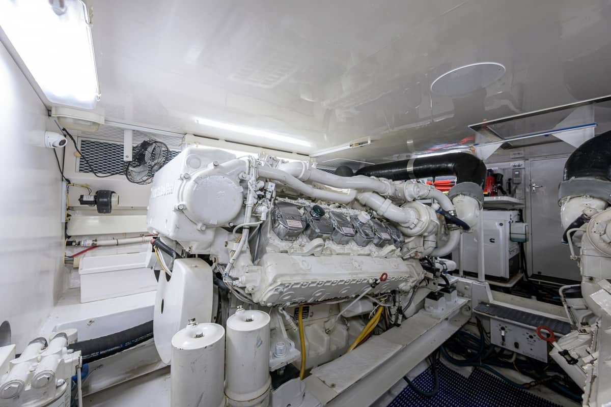 2002 Viking 61 Convertible "One Step Ahead" photo 112