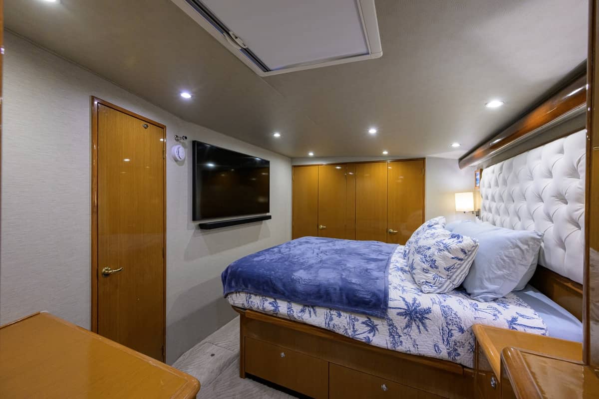 2002 Viking 61 Convertible "One Step Ahead" photo 41