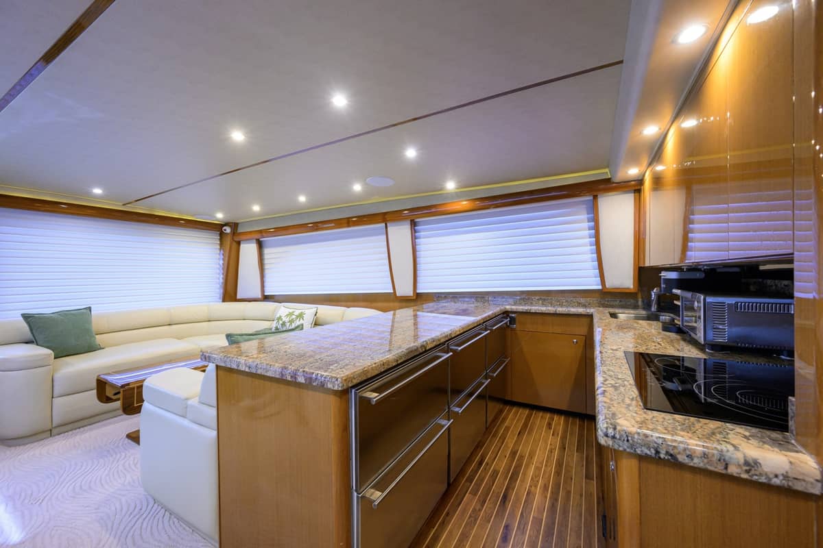2002 Viking 61 Convertible "One Step Ahead" photo 54