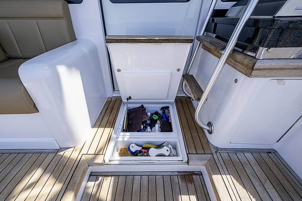 2002 Viking 52 Convertible "Catchin Time" photo 33