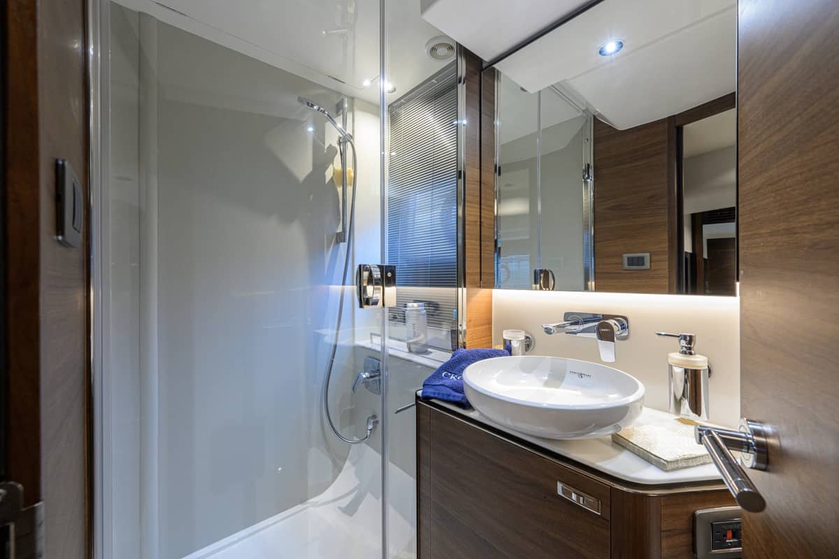 2024 Princess V50 "Crown" photo 18
