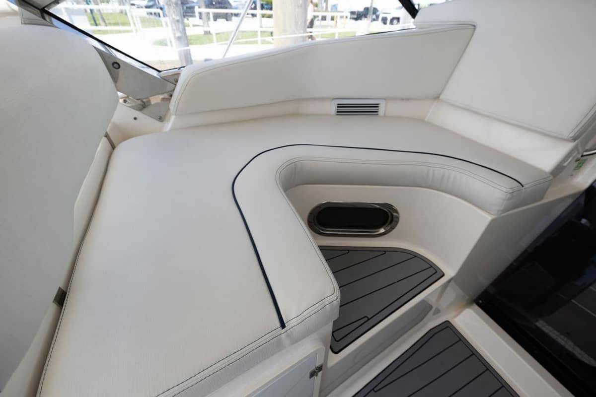 2014 Pursuit 365i Sport Coupe "BC Club" photo 4