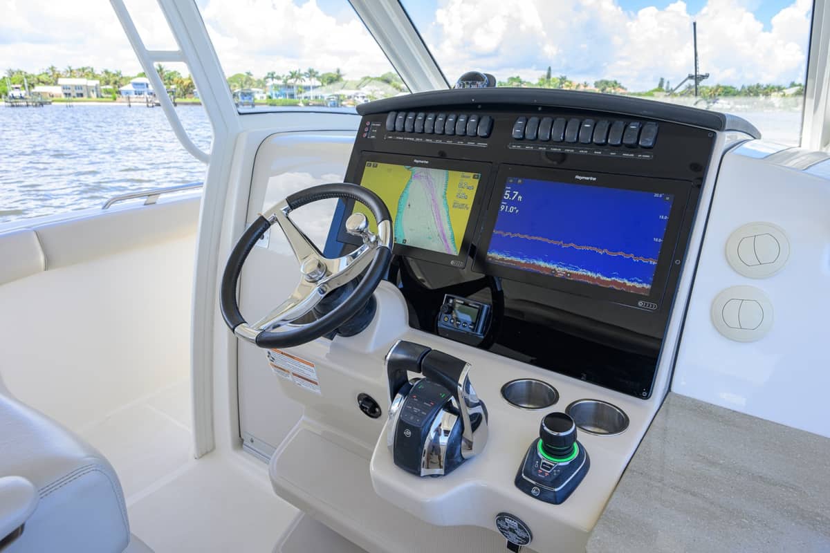 2020 Boston Whaler 350 Realm "DERRYN" photo 15