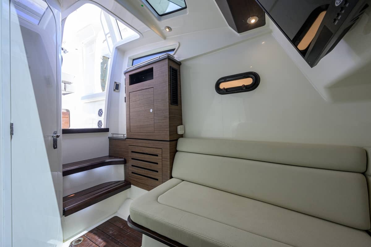 2020 Boston Whaler 350 Realm "DERRYN" photo 24