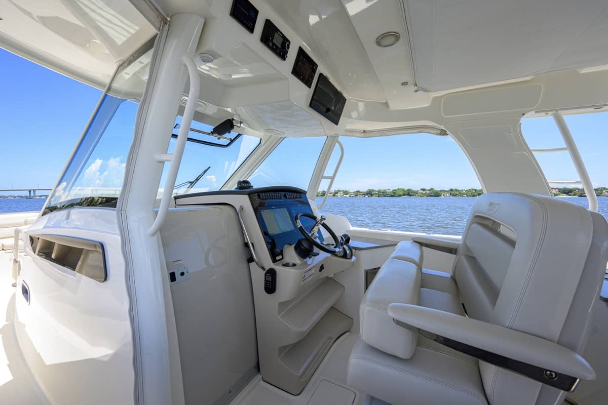 2020 Boston Whaler 350 Realm "DERRYN" photo 13