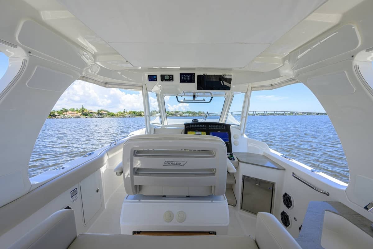 2020 Boston Whaler 350 Realm "DERRYN" photo 10