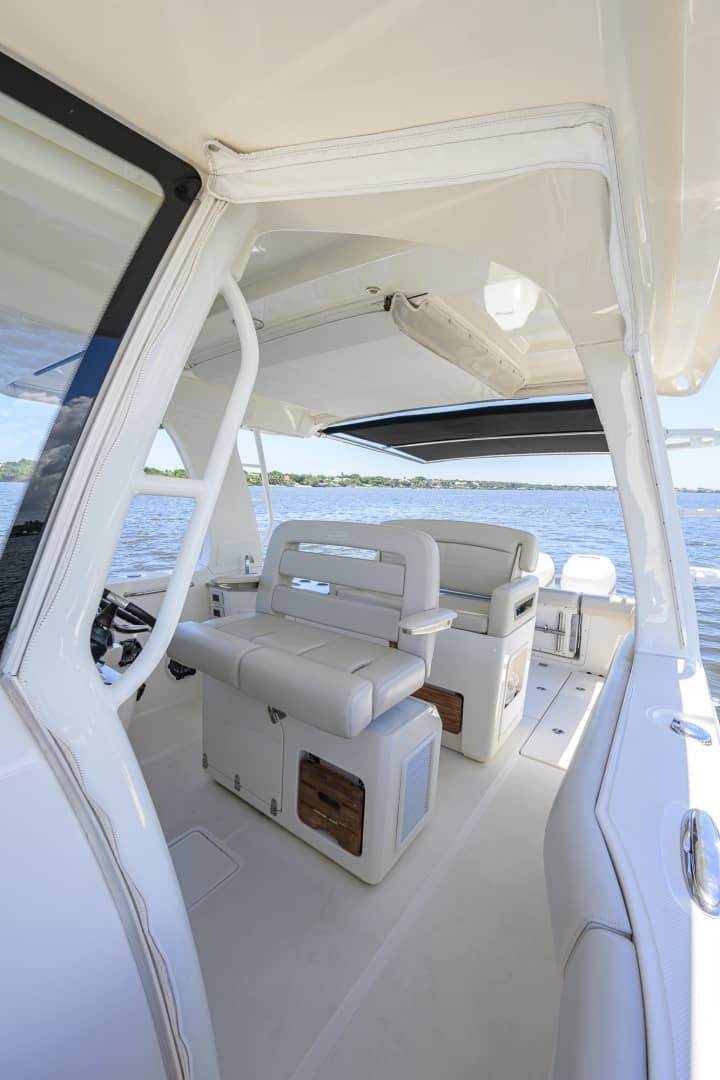 2020 Boston Whaler 350 Realm "DERRYN" photo 18