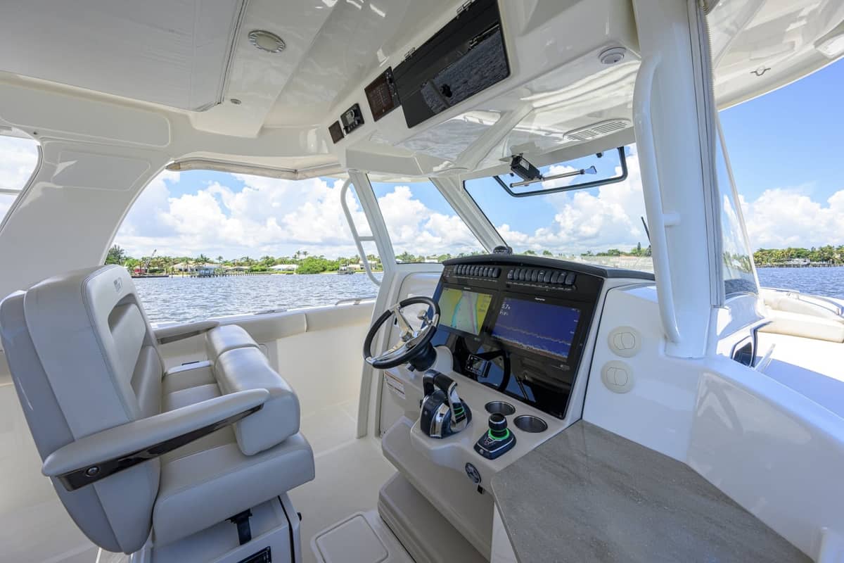 2020 Boston Whaler 350 Realm "DERRYN" photo 16