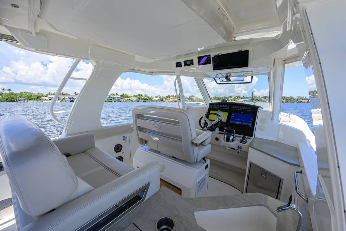 2020 Boston Whaler 350 Realm "DERRYN" photo 12