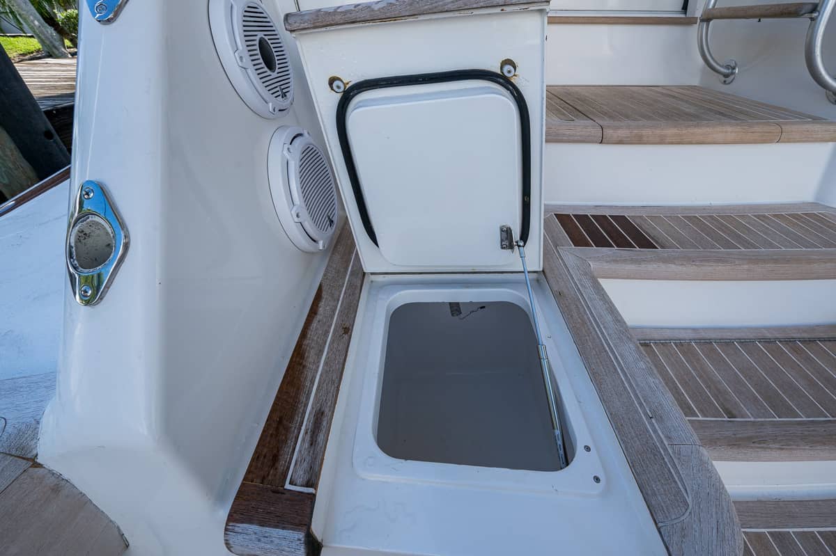 2011 Viking 76 Enclosed Bridge "TEUSEAS" photo 11