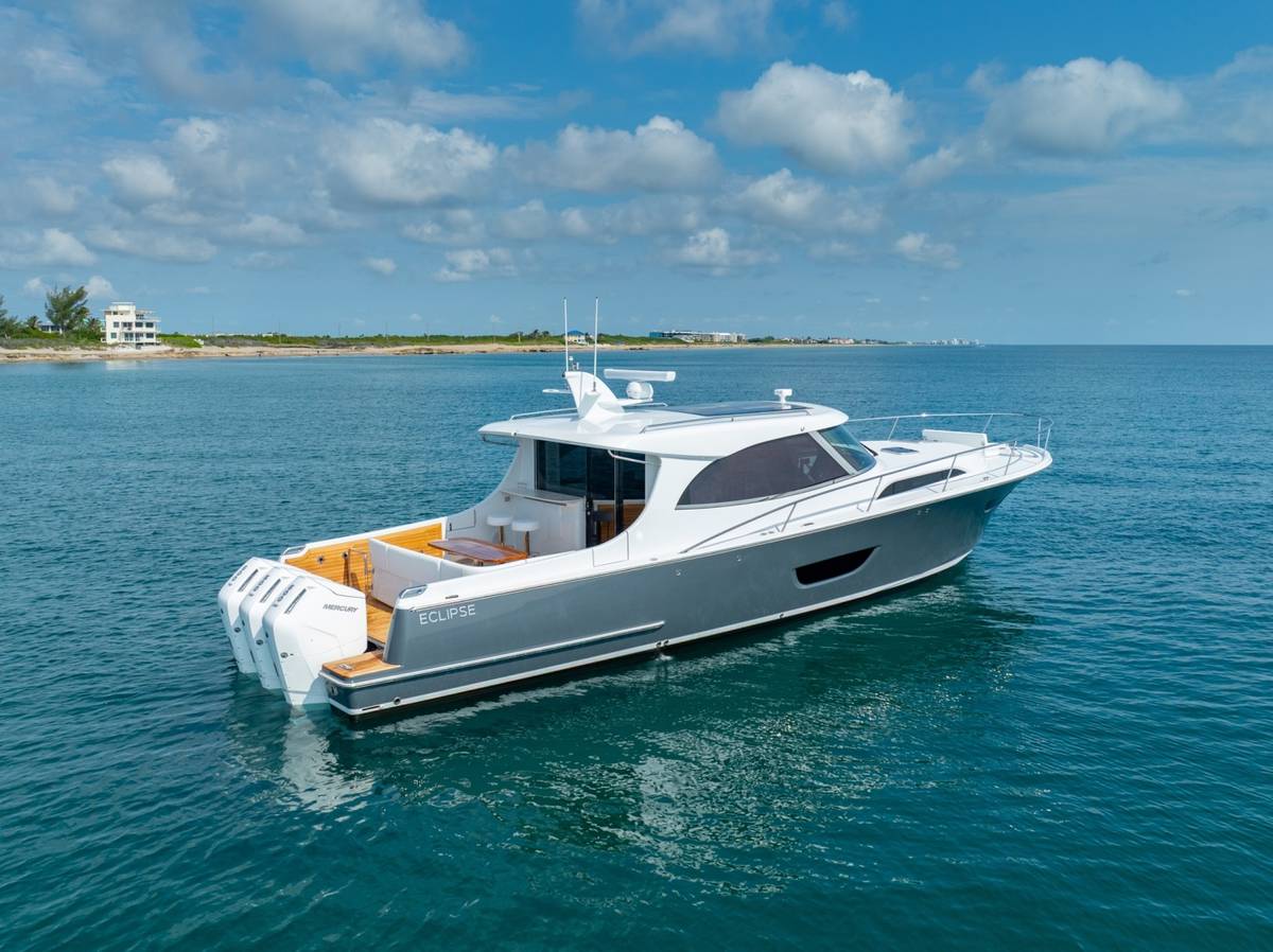 2026 ECLIPSE 505 Shadow "Stingray Gray" photo 43