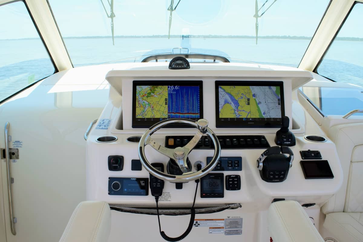 2020 Grady-White 370 Express "TRIPLE NET" photo 6