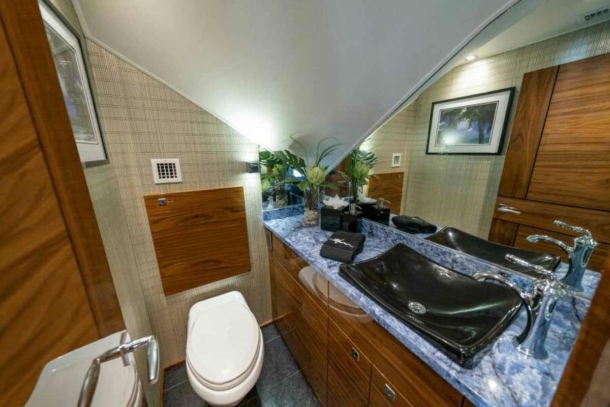 2027 Viking 90 Sky Bridge "2027 Viking 90SB" photo 20