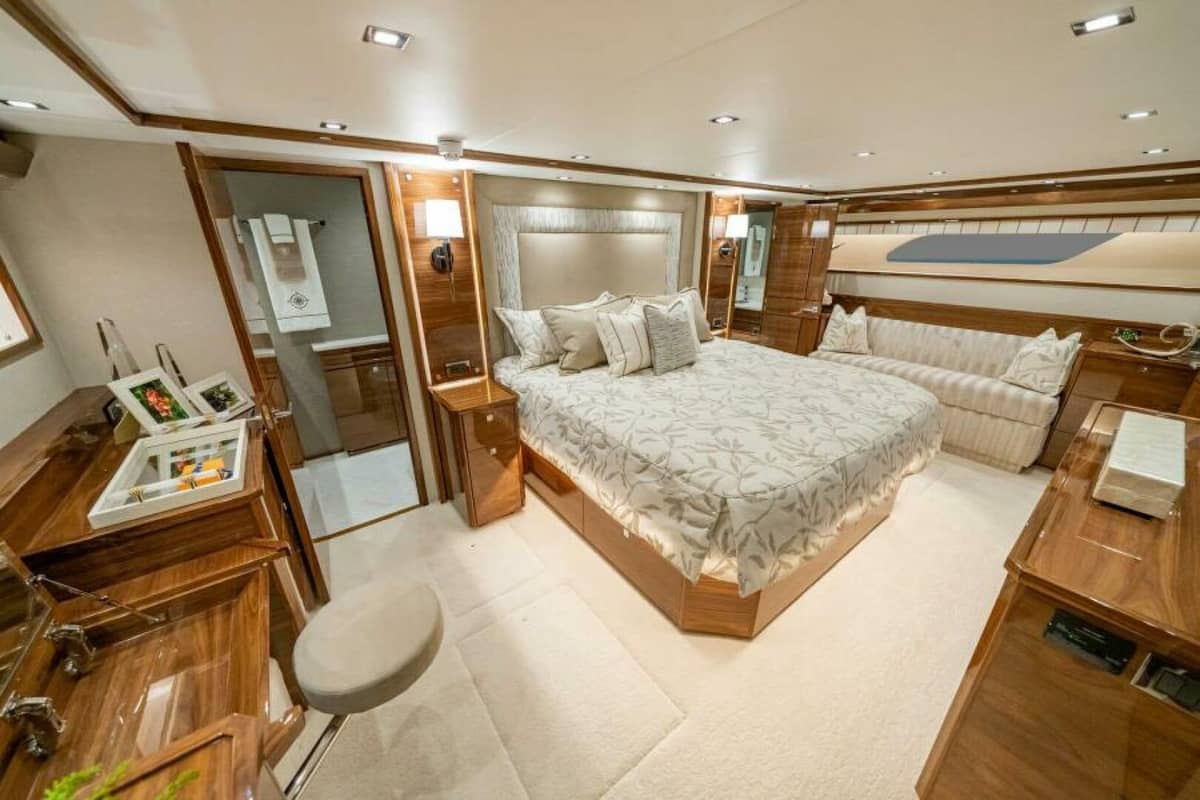 2027 Viking 90 Convertible "2027 Viking 90C" photo 12