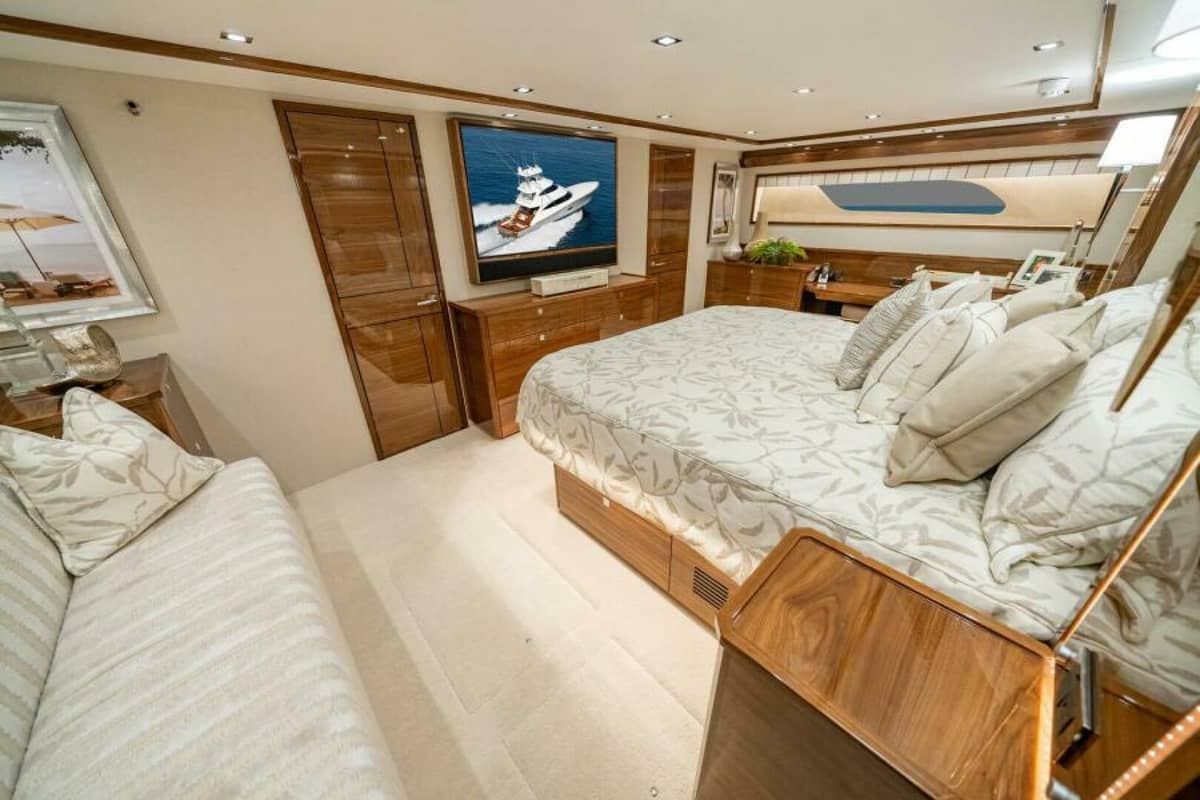 2027 Viking 90 Convertible "2027 Viking 90C" photo 11