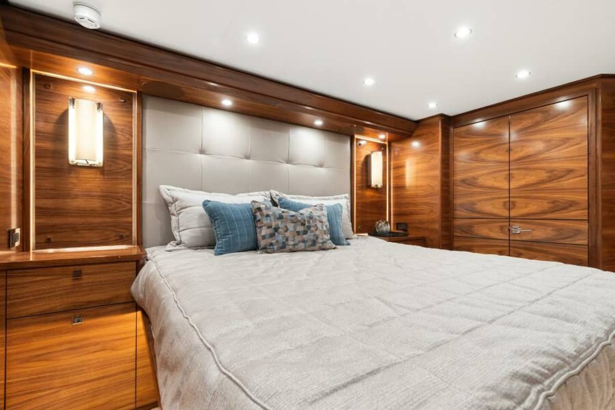 2027 Viking 74 Convertible "2027 Viking 74C" photo 19
