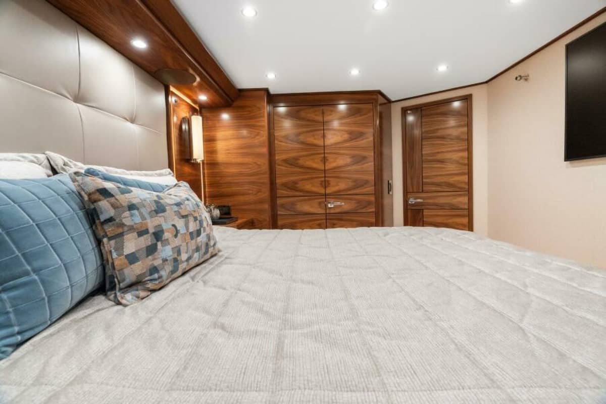 2027 Viking 74 Convertible "2027 Viking 74C" photo 20