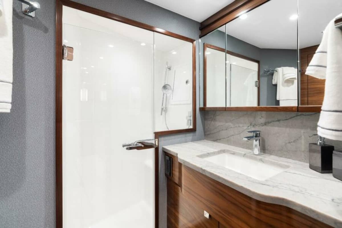 2027 Viking 74 Convertible "2027 Viking 74C" photo 22