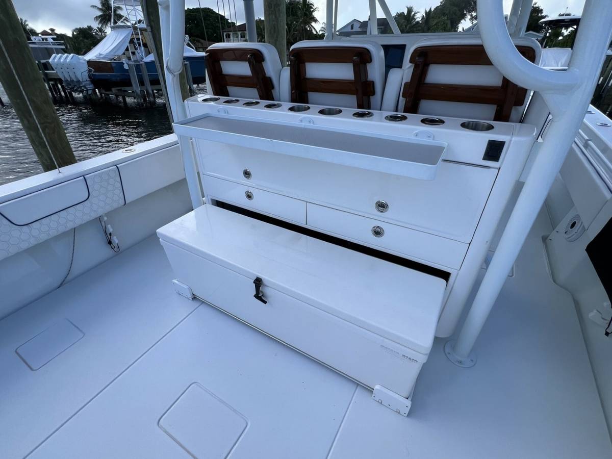 2021 Contender 44 ST "NAUTI GIRL" photo 16