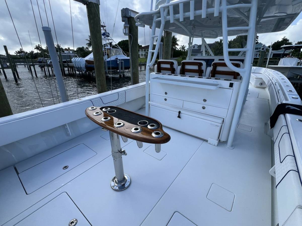 2021 Contender 44 ST "NAUTI GIRL" photo 17