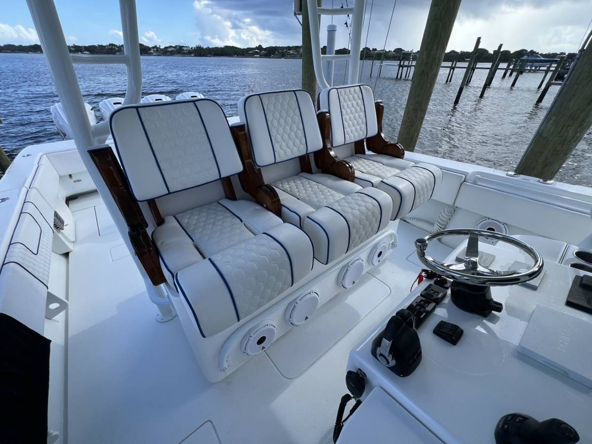 2021 Contender 44 ST "NAUTI GIRL" photo 9
