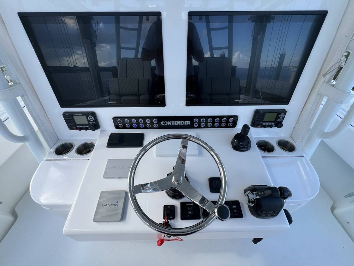 2021 Contender 44 ST "NAUTI GIRL" photo 10