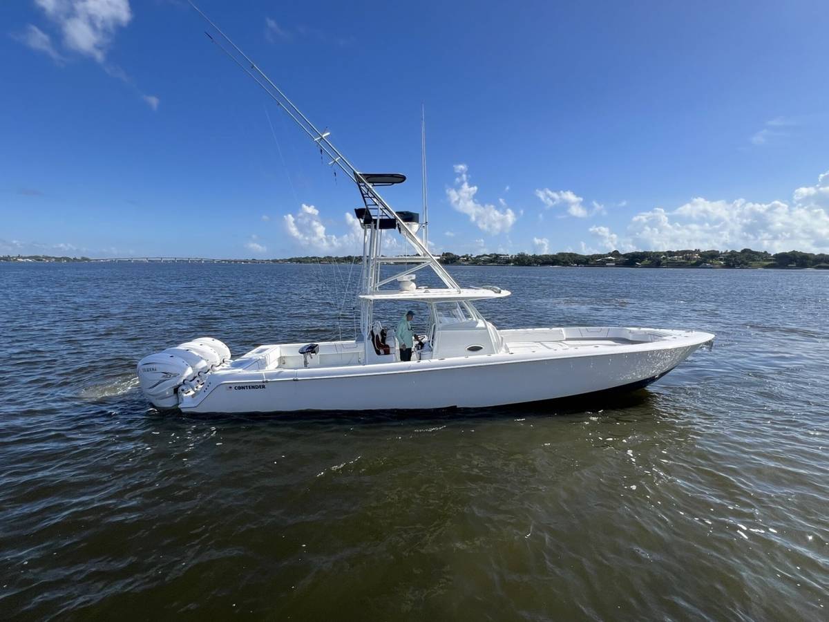 2021 Contender 44 ST "NAUTI GIRL" photo 3