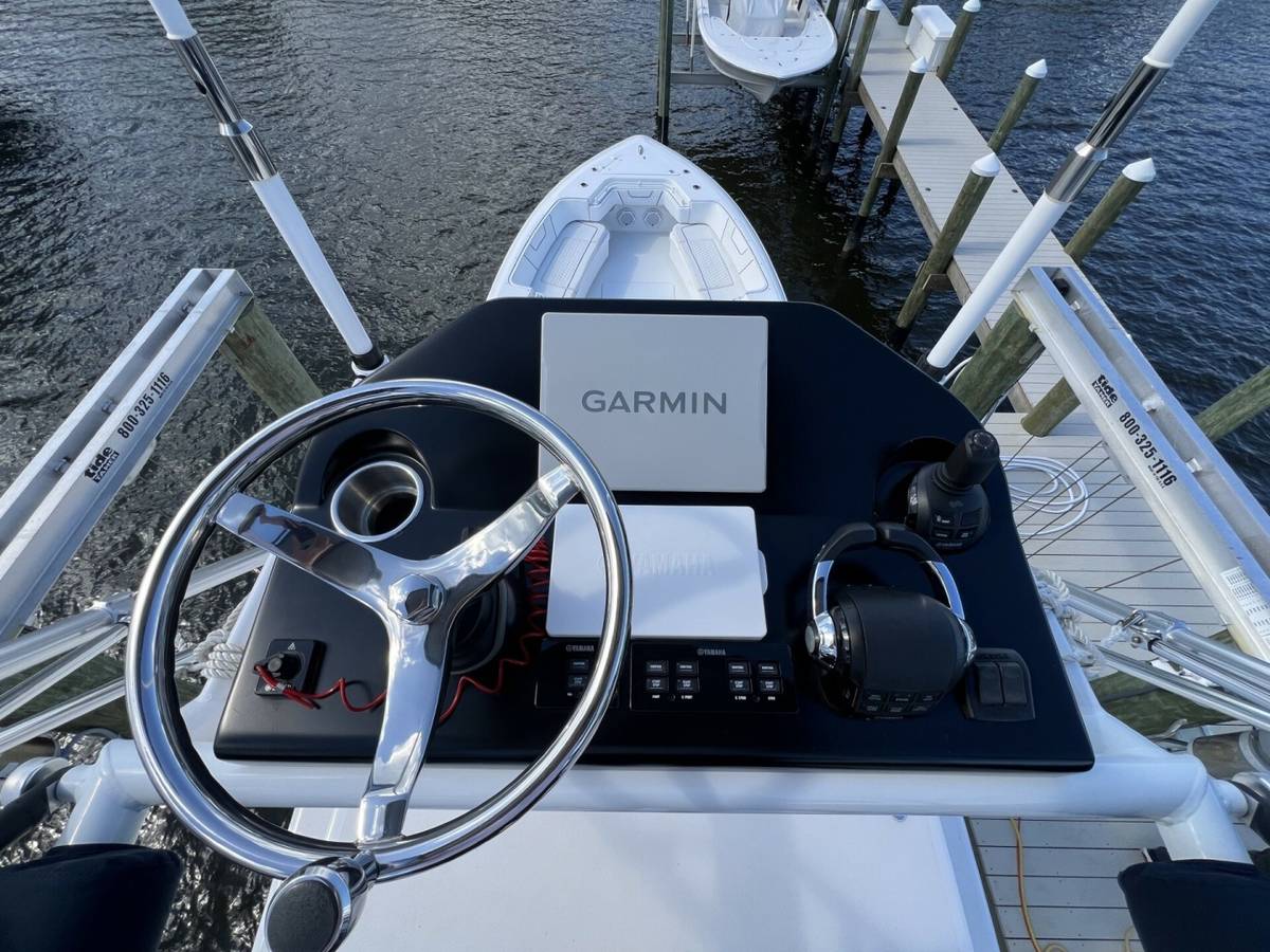 2021 Contender 44 ST "NAUTI GIRL" photo 4