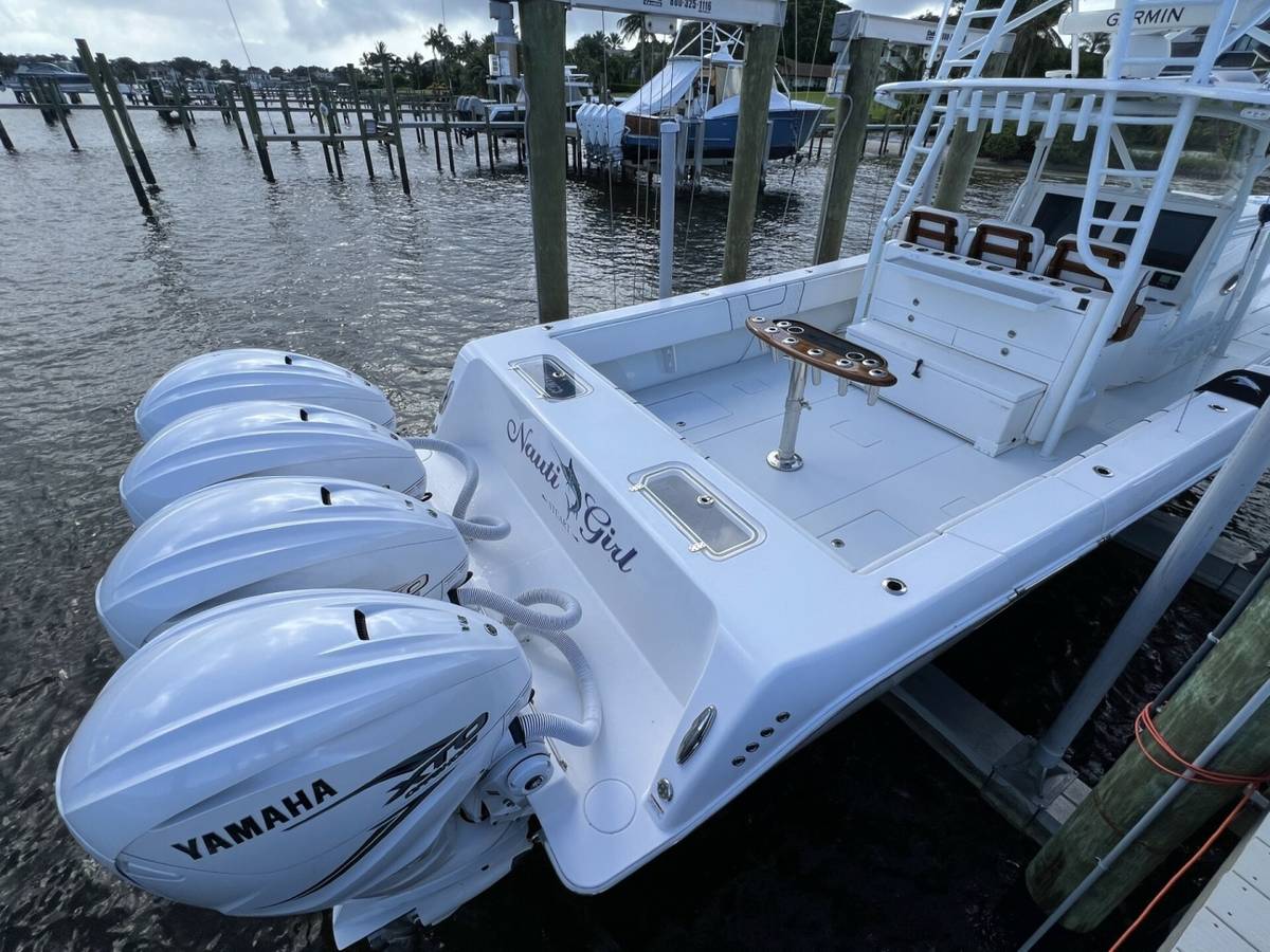 2021 Contender 44 ST "NAUTI GIRL" photo 15