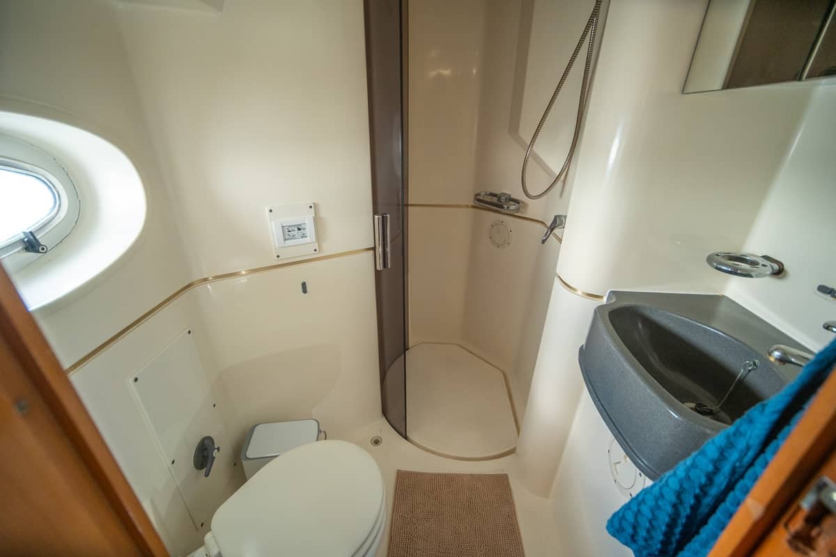 2000 Venturer 44 Catamaran/Sportfish "Fifth Day" photo 23
