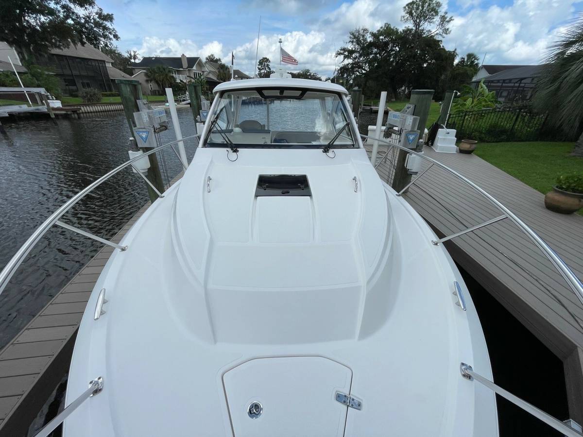 2017 Pursuit 325 OS "Wait N' Line" photo 10