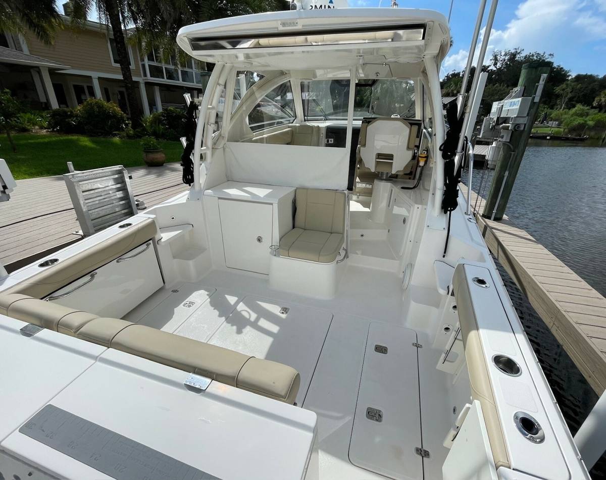 2017 Pursuit 325 OS "Wait N' Line" photo 14